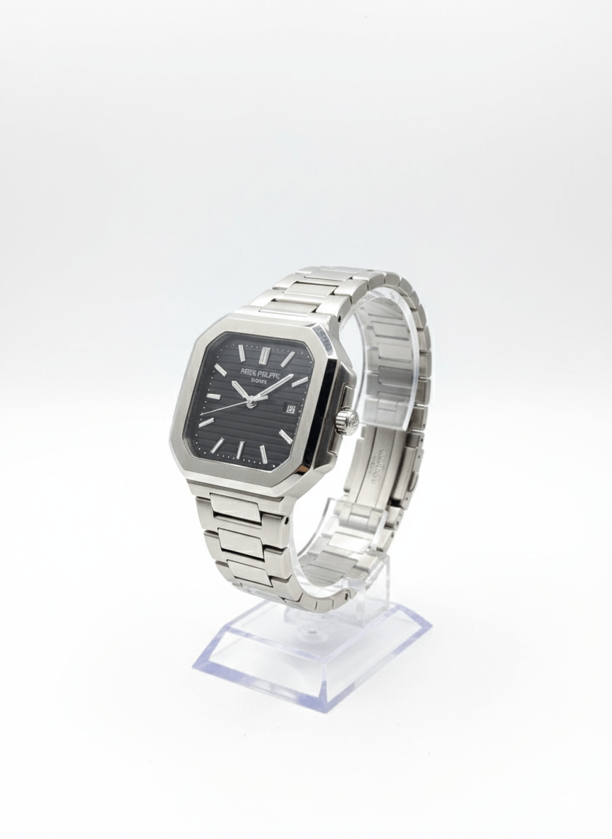 PATEK PHILIPPES
NAUTILUS-DATE SWEEP (BLACK)